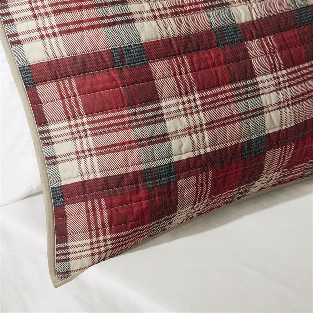 Start2Finish Tasha Quilt Mini Set in vibrant red, featuring a cozy quilt and matching pillowcases for a stylish bedroom accent.