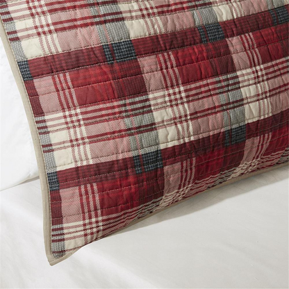 Start2Finish Tasha Quilt Mini Set in vibrant red, featuring a cozy quilt and matching pillowcases for a stylish bedroom accent.