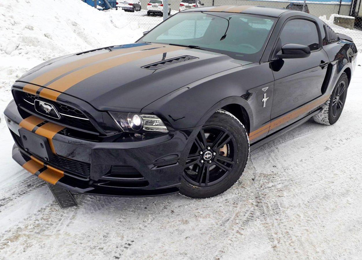 Start2Finish automotive racing stripes vinyl decals set with bold black and white racing stripe graphics for vehicles.