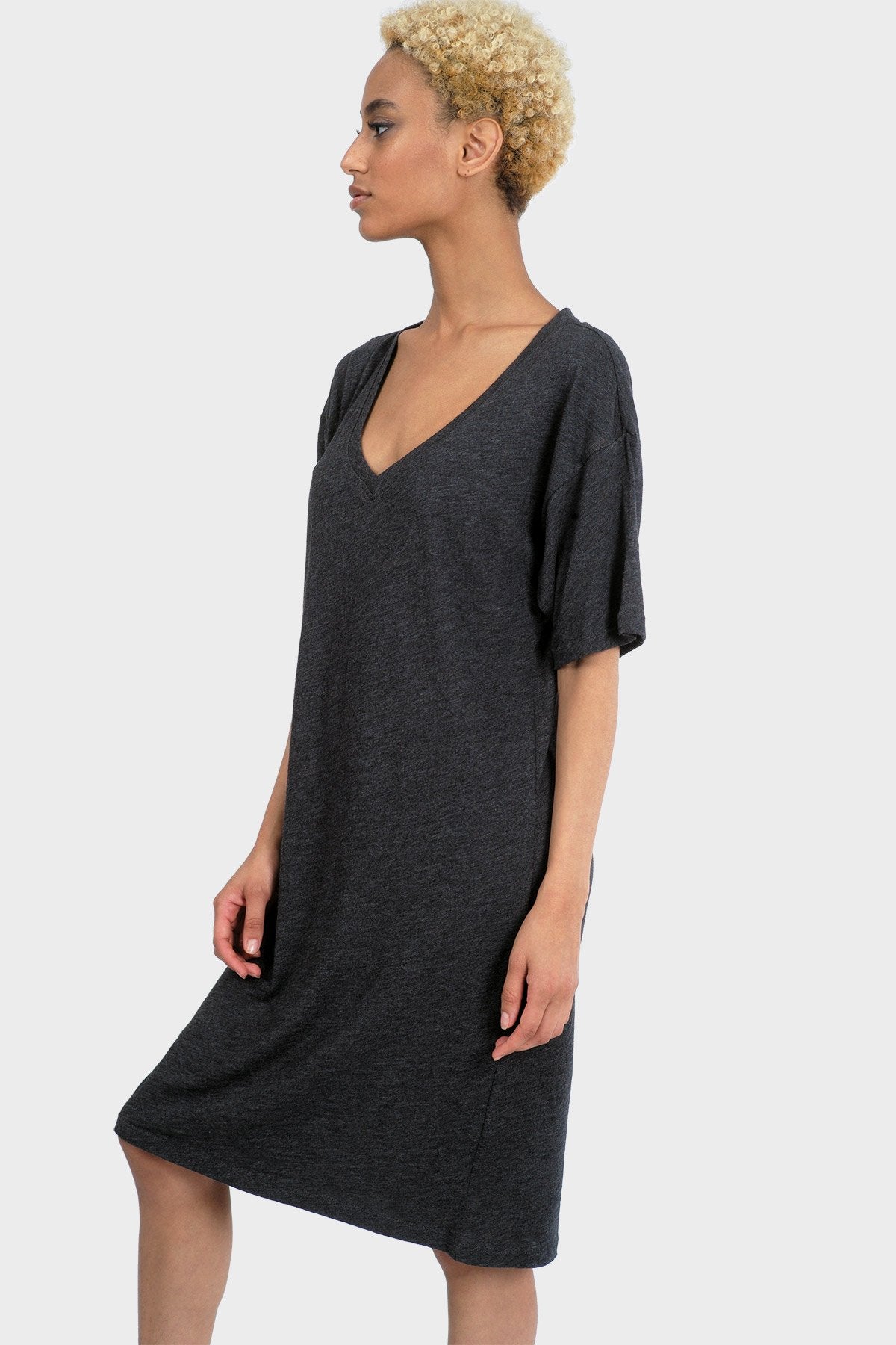 Gold Felix Mika organic T-shirt dress, casual cotton dress with a relaxed fit, featuring short sleeves and a round neckline.