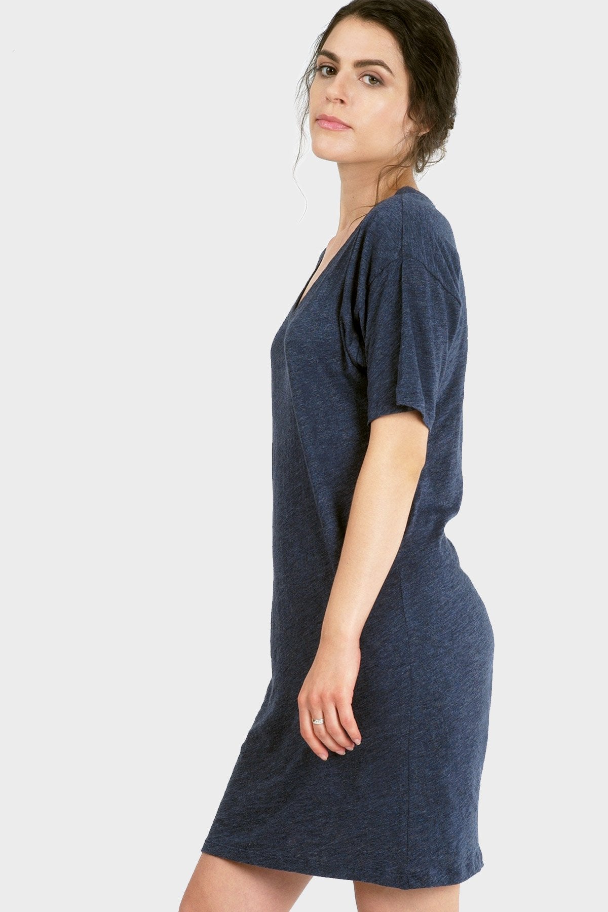 Gold Felix Mika organic T-shirt dress, casual and comfortable dress with a relaxed fit, made from organic fabric.