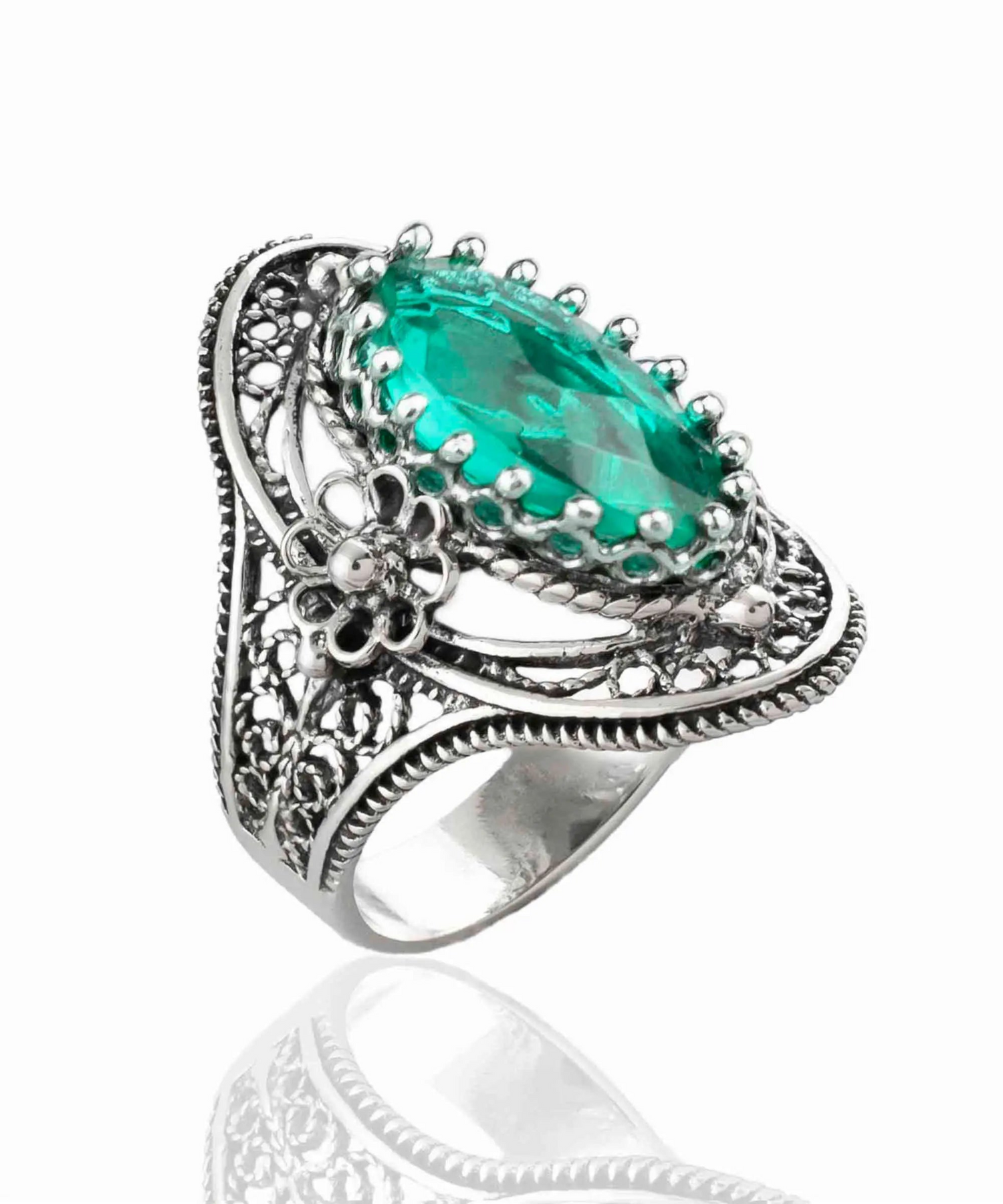 Sterling silver women’s statement ring with emerald gemstone and daisy figures, featuring intricate floral jewelry design.
