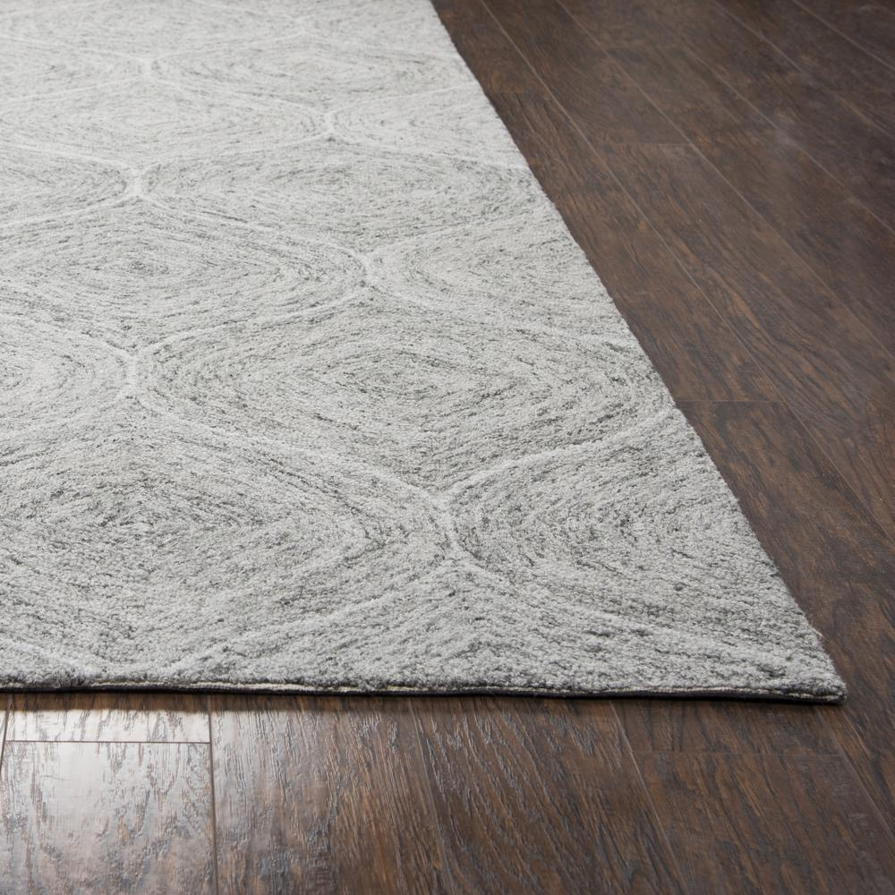 Hand tufted wool rug with loop pile in 5&