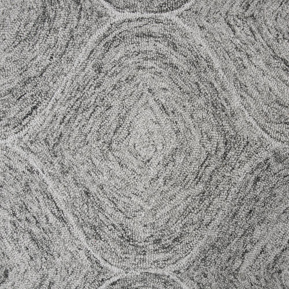 Hand tufted wool rug in a 5&