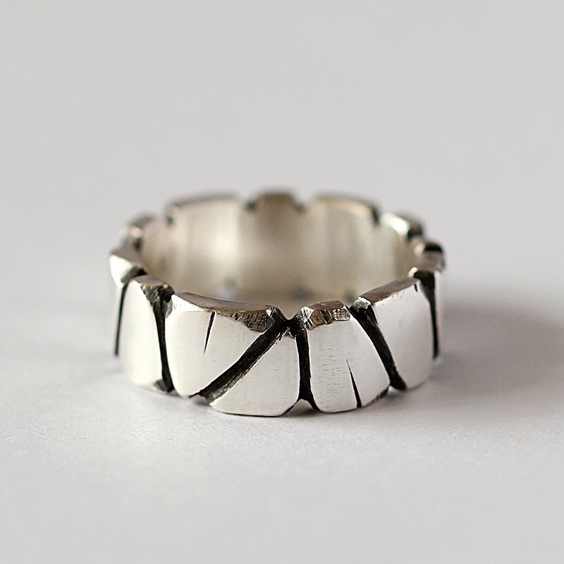 Fuchsia Molly Rock 999 Silver Ring with a sleek, polished band showcasing a modern design for stylish jewelry.