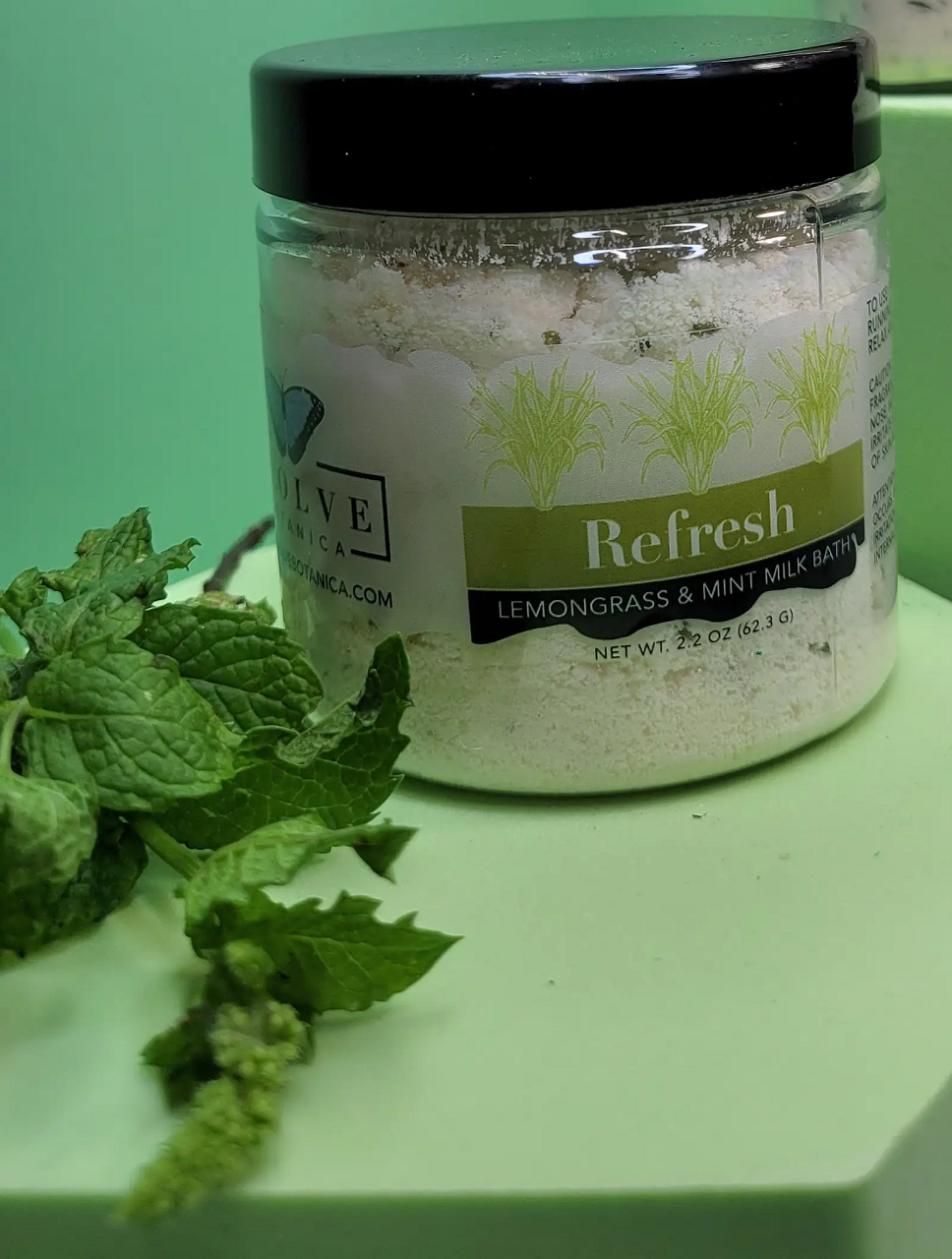 Start2Finish Refresh Milk Bath Mini with lemongrass and mint, shown in a clear container with fresh ingredients.