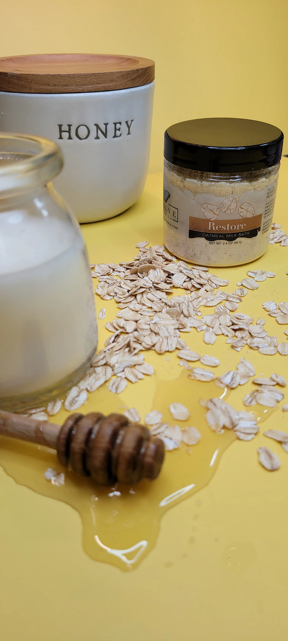 Start2Finish Milk Bath Restore (Oatmeal) Mini, soothing bath product in a clear container with a label, ideal for relaxing baths.