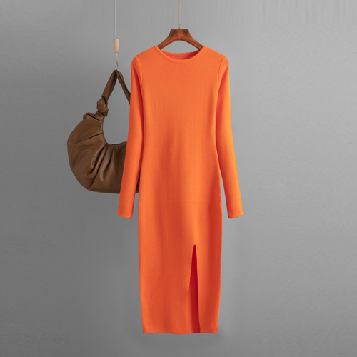 Carmine Juneberry long sleeve knitted backless round neck dress in autumn and winter, featuring a stylish and cozy design.