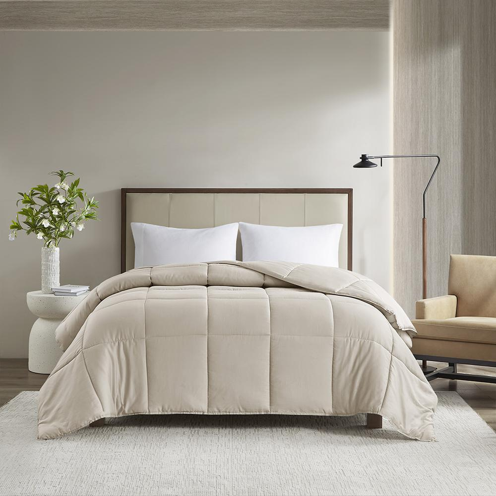 Start2Finish 300 thread count cotton shell luxury down alternative comforter with plush filling and crisp, white bedding fabric.