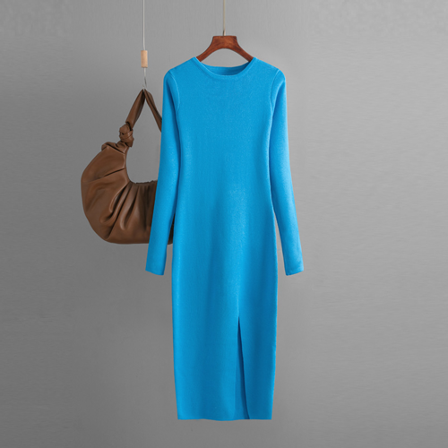 Carmine Juneberry long sleeve knitted backless round neck dress in autumn and winter, showing the dress&