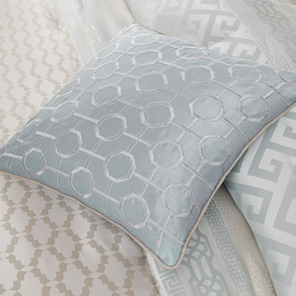 Start2Finish 7-piece comforter set featuring a cozy, patterned bedding design with matching pillow shams and decorative accents.