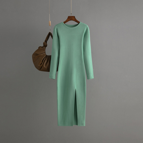 Carmine Juneberry long sleeve knitted backless round neck dress in autumn and winter, featuring a fitted silhouette and cozy fabric.