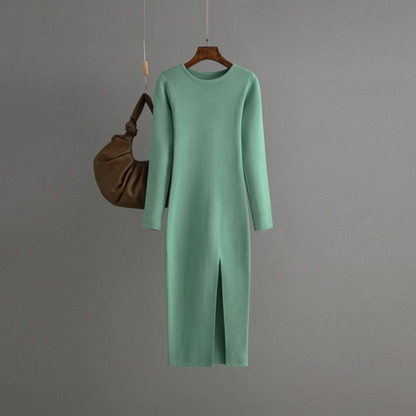 Carmine Juneberry long sleeve knitted backless round neck dress in autumn and winter, featuring a fitted silhouette and cozy fabric.