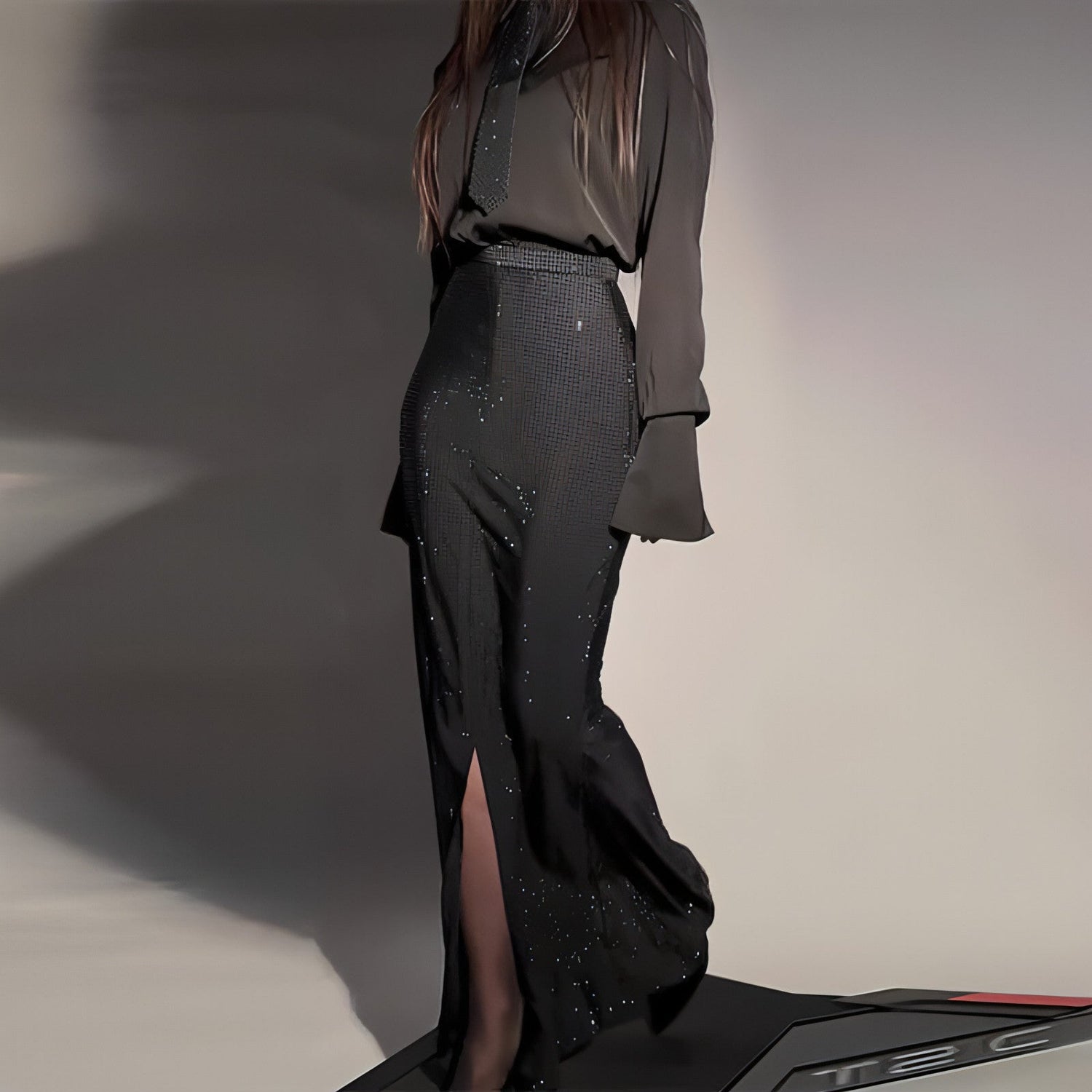 Carmine Juneberry heavy industry hot diamond split wrap hip skirt set, stylish dress with bold design and modern silhouette.
