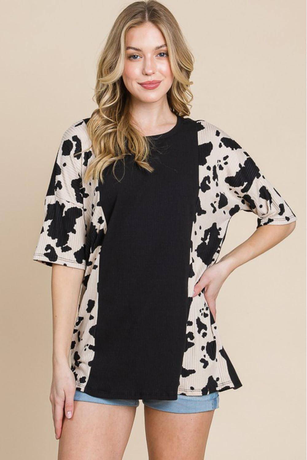 Carmine Juneberry BOMBOM Rodeo Love ribbed animal contrast T-shirt with graphic print on a model.