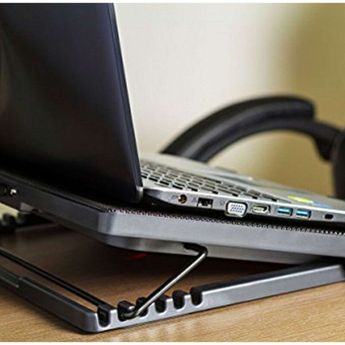 Bigbuy Mars Gaming MNBC2 laptop cooling base with dual USB 2.0 ports, designed for gaming laptops, operates quietly at 20 dBA