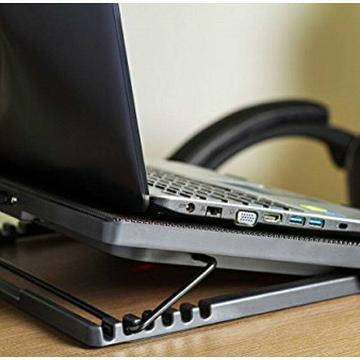 Mars Gaming MNBC2 laptop cooling base with dual USB 2.0 ports, quiet operation, designed for gaming laptops.