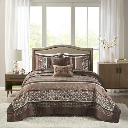 Reversible Jacquard bedspread set with five pieces, featuring intricate patterns and soft fabric for a stylish bedroom look.