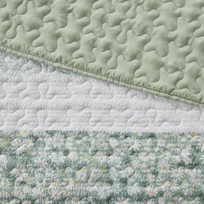 Start2Finish 4-piece seersucker quilt set with matching throw pillow, featuring lightweight, textured fabric in a stylish design.