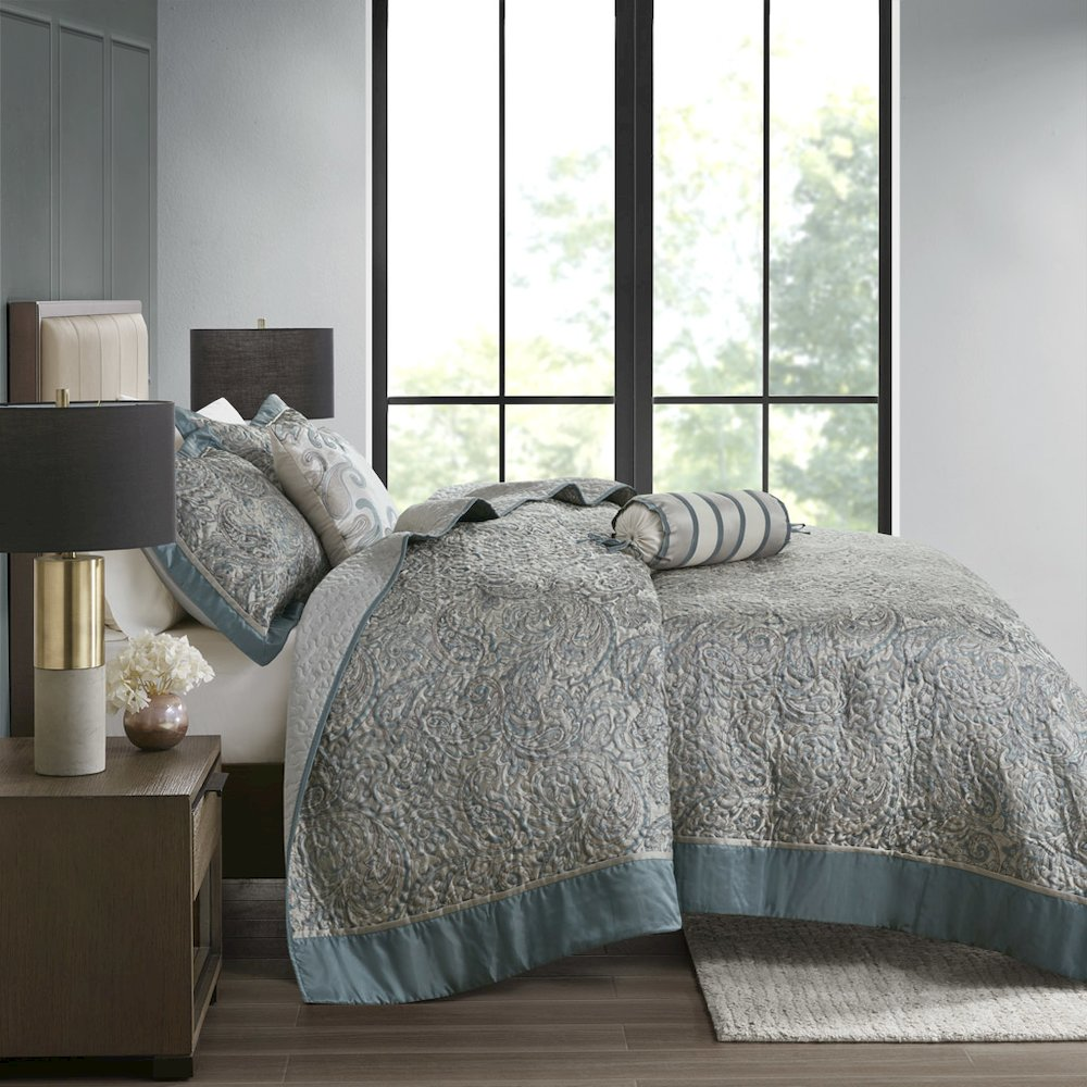 Start2Finish 5-piece Jacquard bedspread set with matching throw pillows, featuring intricate woven pattern in neutral tones.
