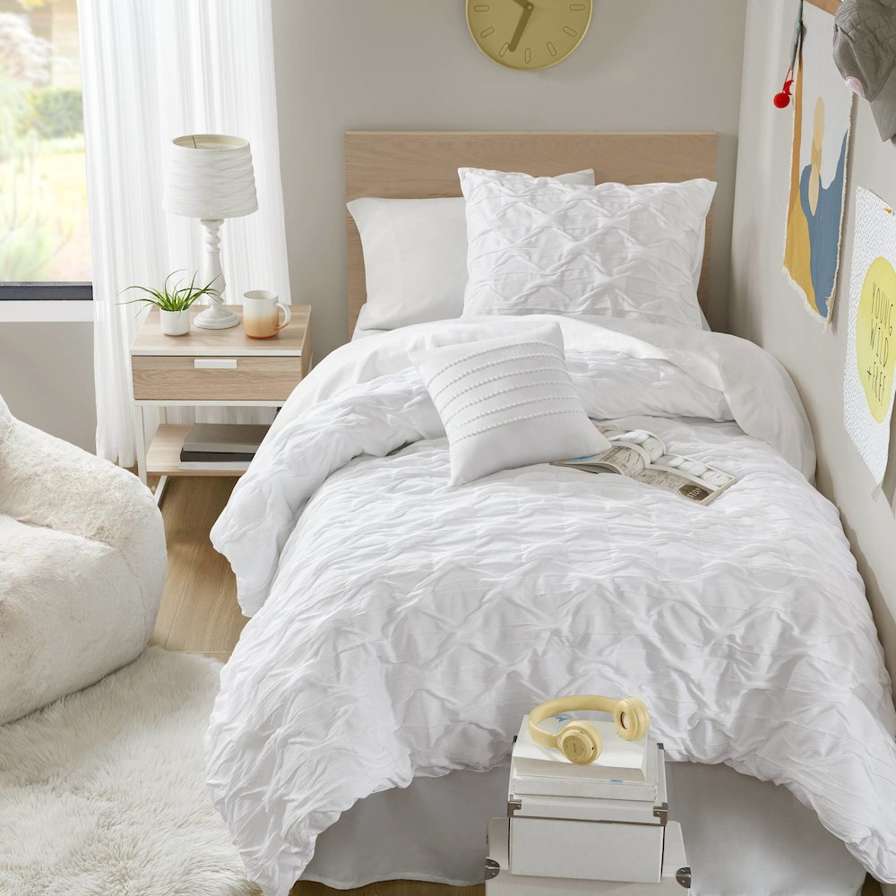 Start2Finish Bailey Diamond Pucker Woven Comforter Set in white, featuring textured diamond quilting and plush fabric for cozy bedding