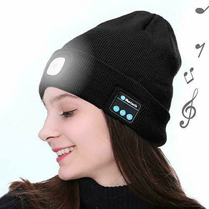 Pink Iolaus wireless Bluetooth LED hat with built-in music speakers, light, perfect for winter sports and outdoor activities.