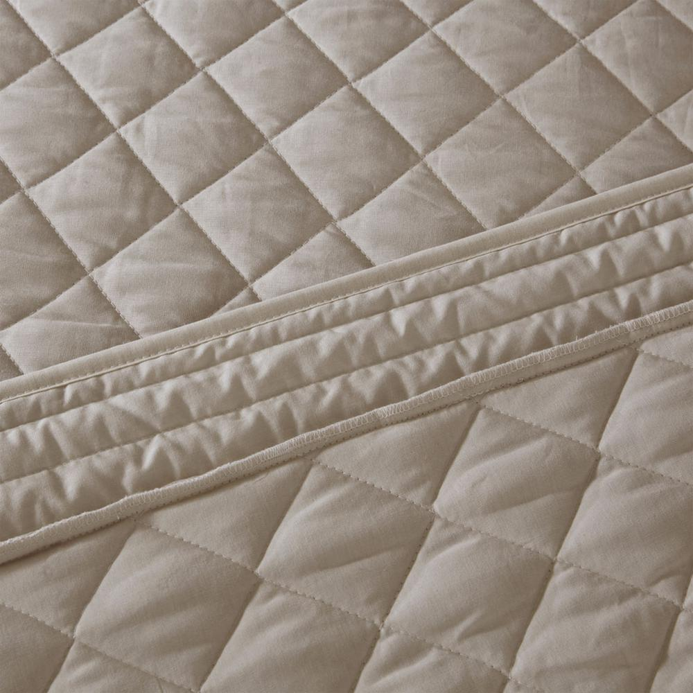 Reversible cotton bedding bedspread set with four pieces from Start2Finish, featuring tailored design and soft fabric.