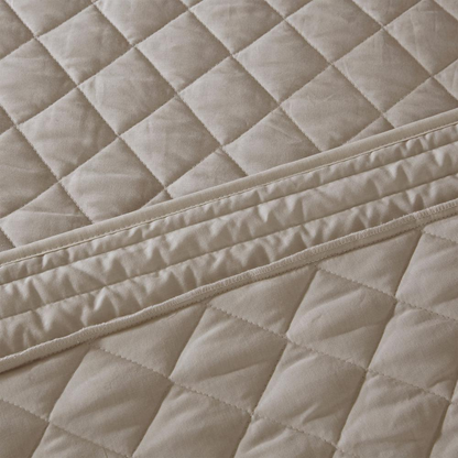 Reversible cotton bedding bedspread set with four pieces from Start2Finish, featuring tailored design and soft fabric.