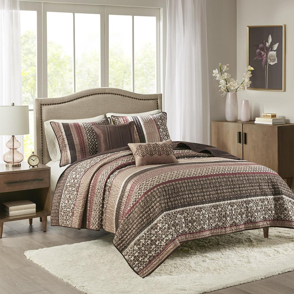 Start2Finish 5-piece Jacquard quilt bedding set with matching throw pillows, featuring intricate woven patterns in elegant design.