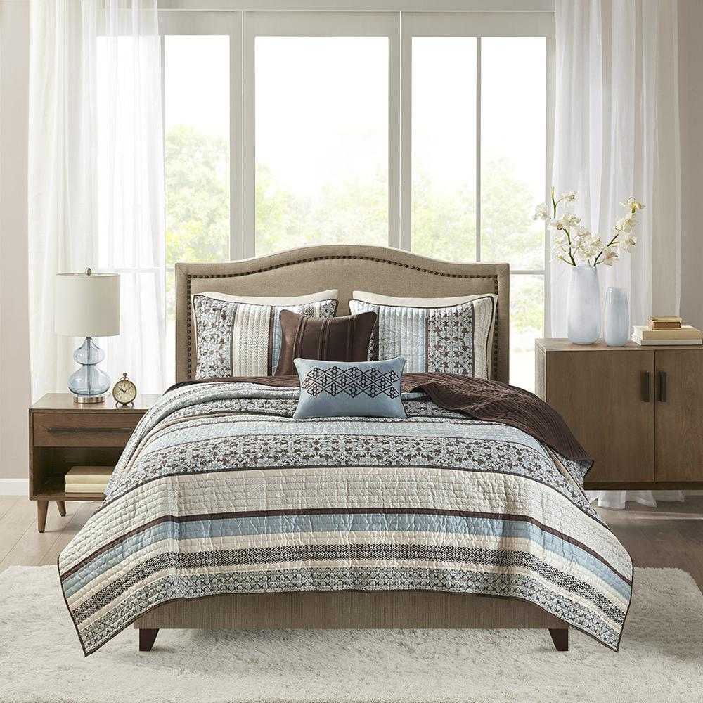 Start2Finish 5-piece Jacquard quilt bedding set with matching throw pillows, featuring intricate woven design and soft fabric.