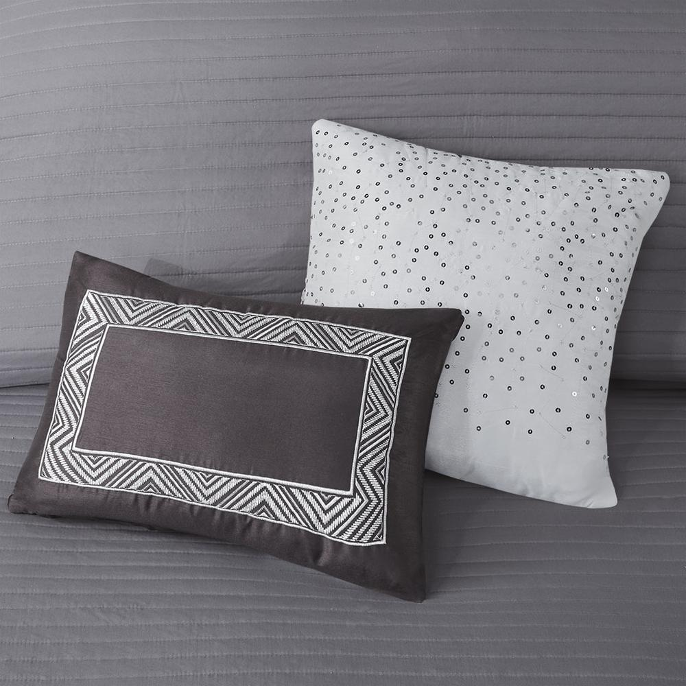 Start2Finish 6-piece reversible jacquard quilt bedding set with throw pillows, featuring intricate woven patterns and plush comfort.