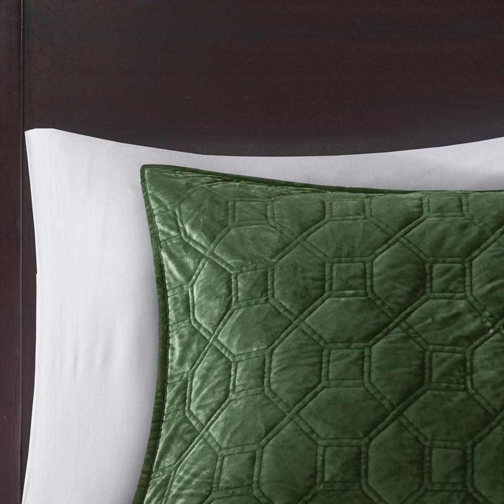 Start2Finish Harper 3-piece velvet quilt set in green, featuring soft velvet fabric and matching pillow shams.