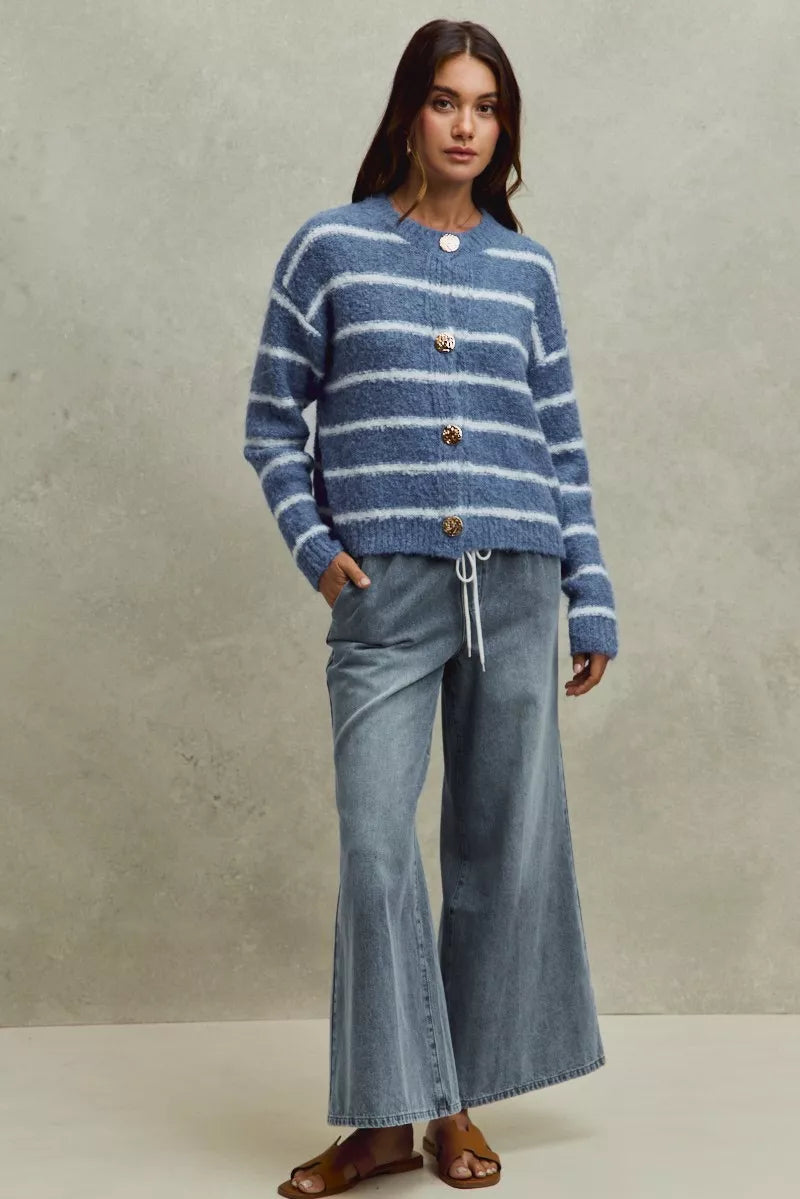 Pear Daisy SO ME mid-rise elastic waist flare denim jeans, stylish and comfortable, shown on a model.