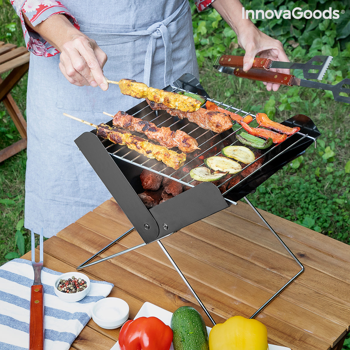 Compact Bigbuy folding portable charcoal barbecue for garden, with grilling surface and foldable legs for easy outdoor cooking.