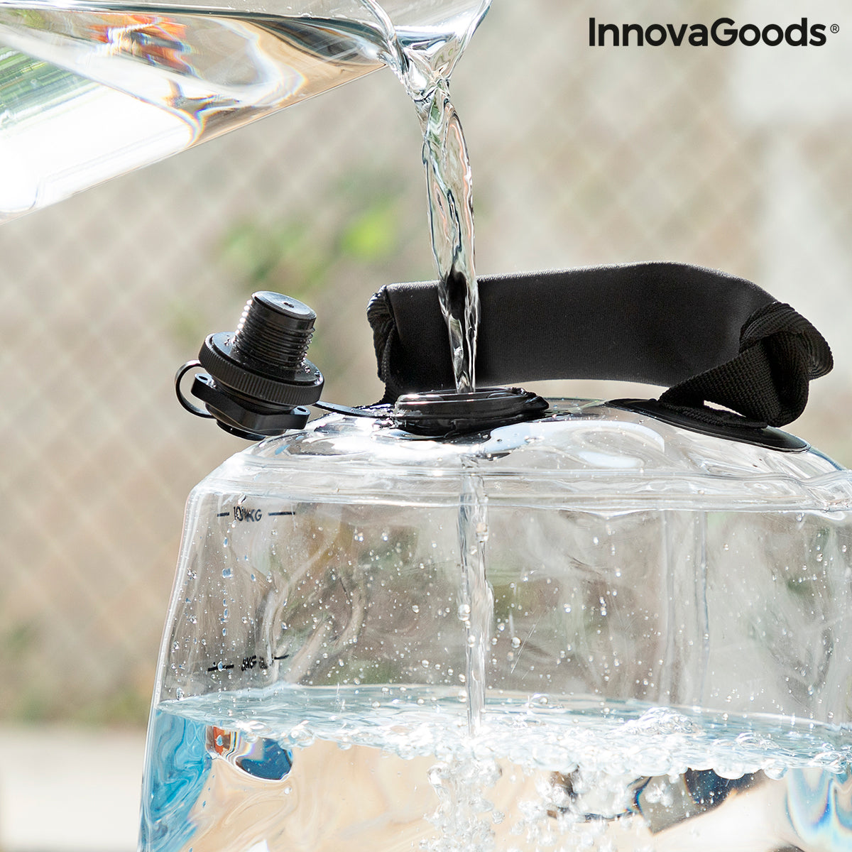 Bigbuy water-filled kettle bell for fitness training with exercise guide, showing a sturdy, water-filled workout weight.