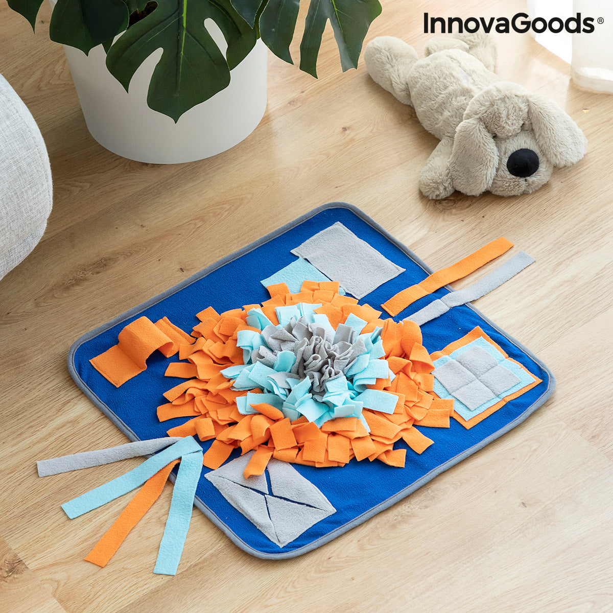 Sniffing mat for pets by Fooland InnovaGoods, featuring colorful fabric strips for interactive pet enrichment.