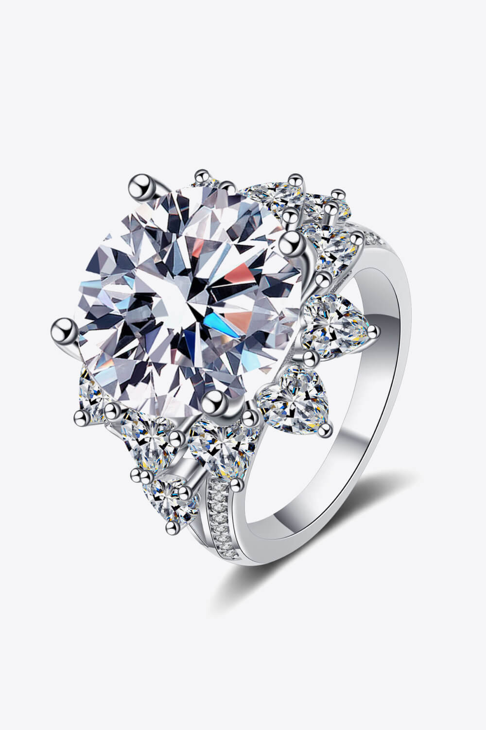 Pear Daisy 10 Carat Moissanite flower-shaped ring, showcasing sparkling gemstone surrounded by intricate metalwork.