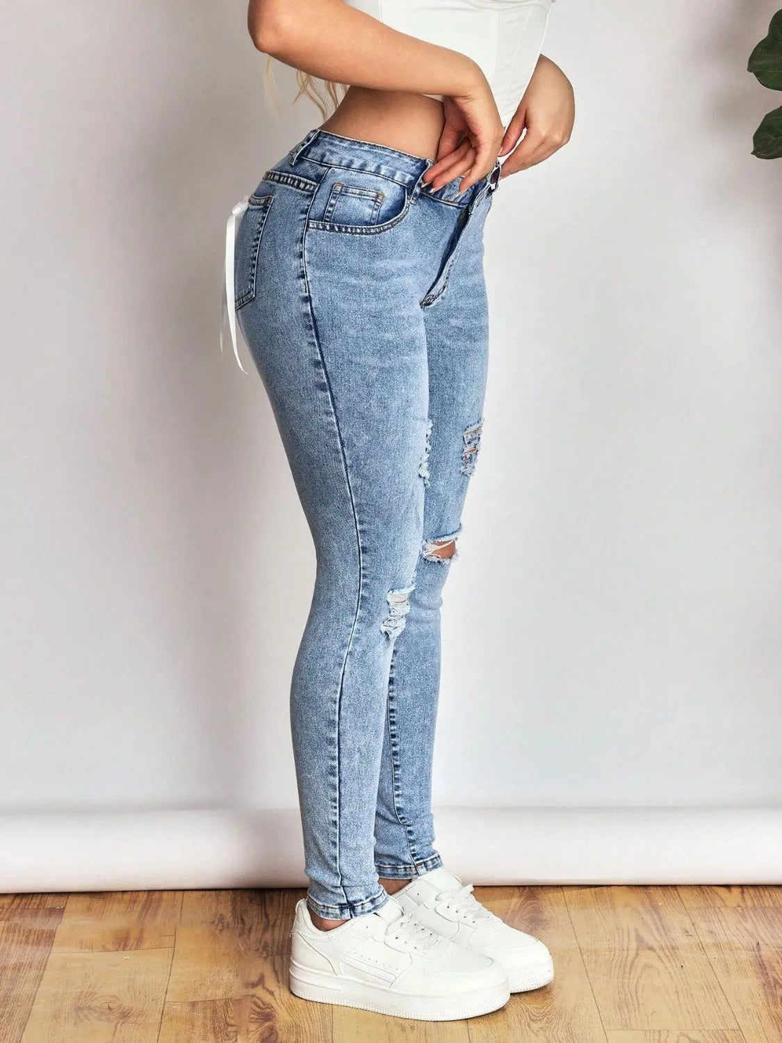 Distressed women&