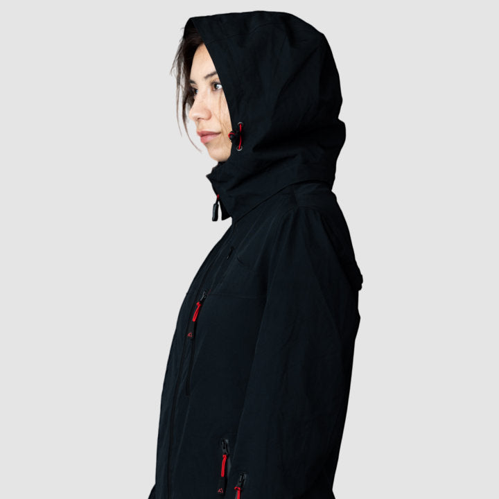 Women’s black Adventure 2.0 activewear by Rose Hemera, featuring sleek, fitted fabric perfect for exercise and outdoor activities.