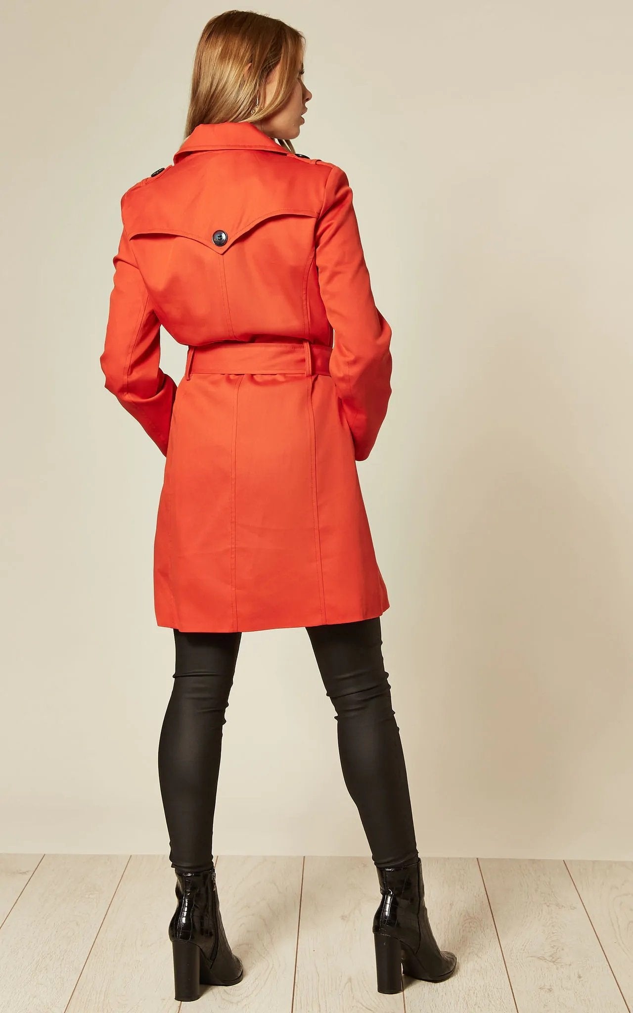 Rose Eleusis military-style double-breasted trench coat for spring and summer, in classic design with button details.