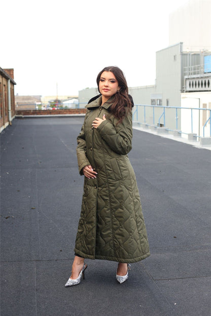 Rose Eleusis quilted single-breasted longline hooded coat, stylish and warm jacket with a quilted design and hood.