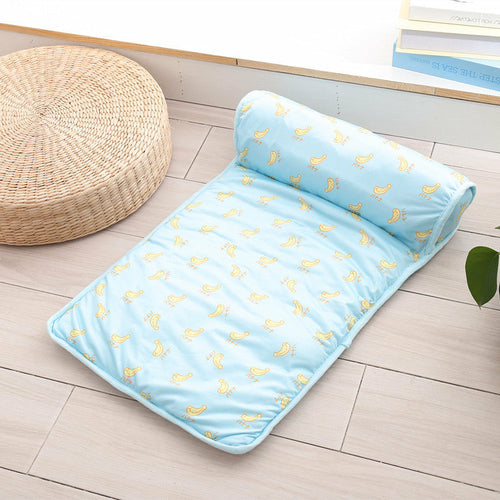 Cooling dog and cat mat from Maroon Asteria, breathable summer pet blanket, designed for comfort and cooling.
