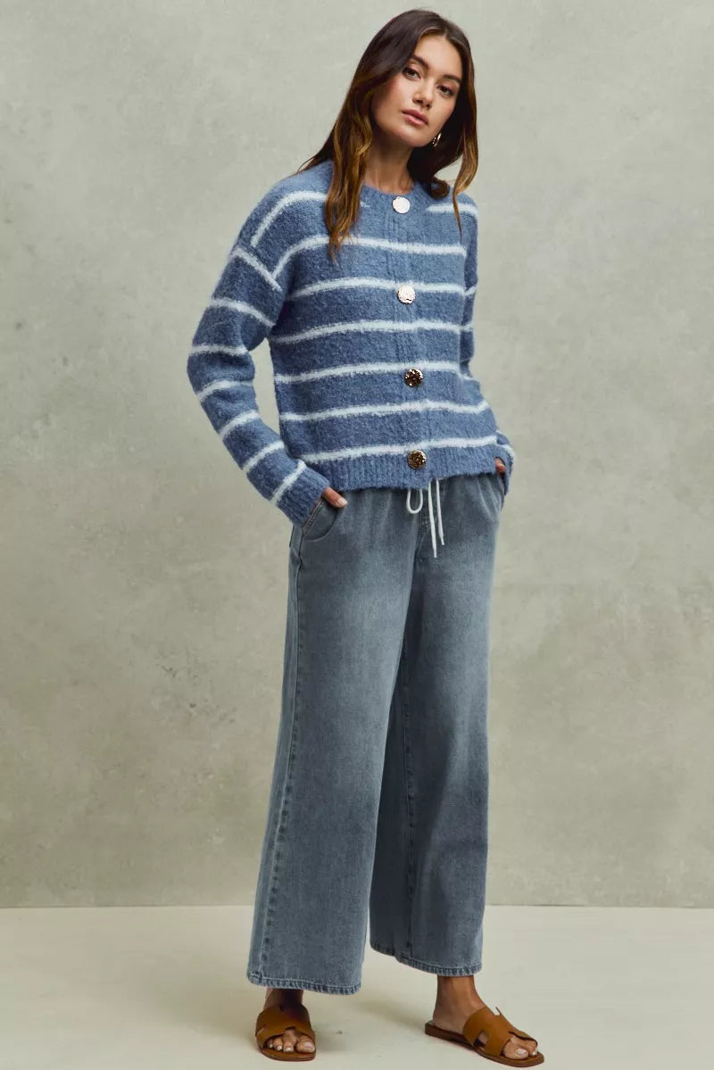 Pear Daisy SO ME mid-rise elastic waist flare denim jeans, showcasing classic blue denim with a fitted waist and flared leg style.