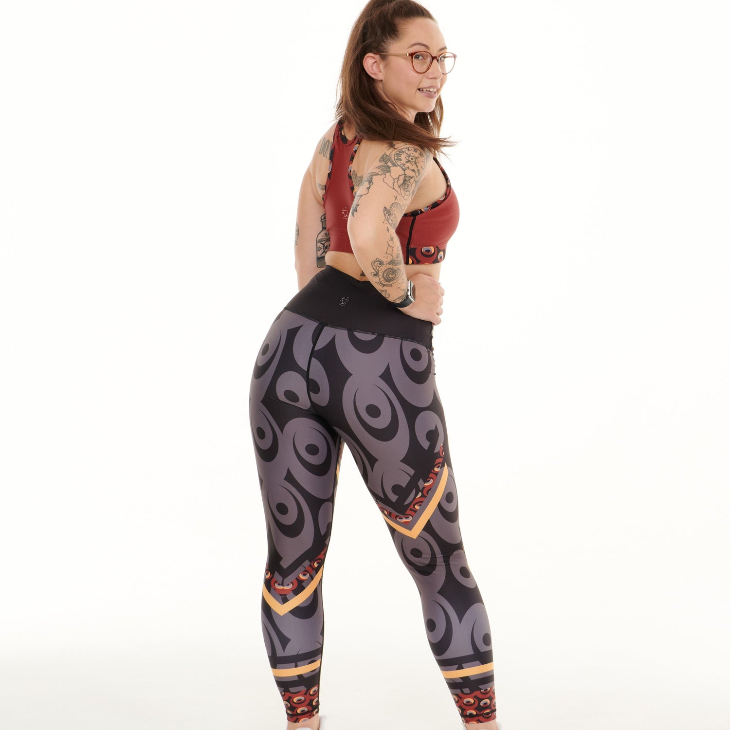 Red splash patterned Siefay On Iron leggings by White Oliver, activewear with a bold, vibrant design, shown on a model.