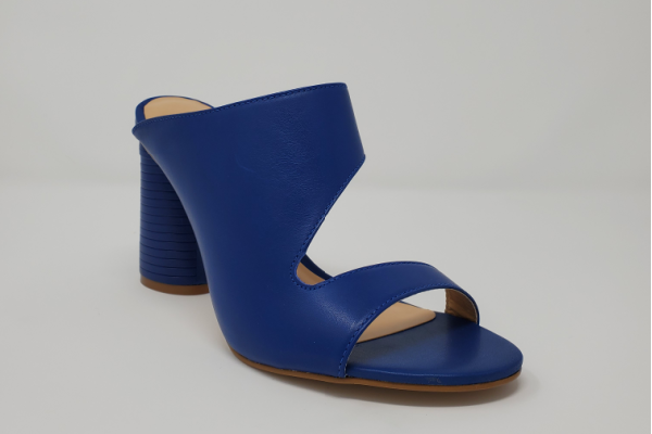 Apricot Hercules Melanie heels featuring stylish design, medium heel height, and elegant black color, perfect for fashionable footwear.