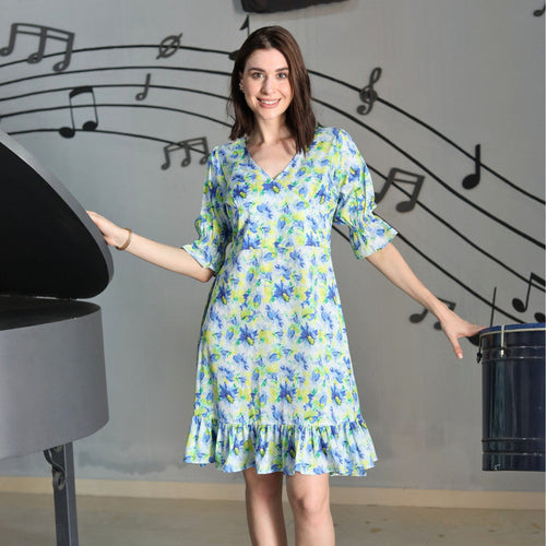 Jade Poppy short dress from Disyfashion, featuring a trendy, stylish design with a fitted silhouette and vibrant color.