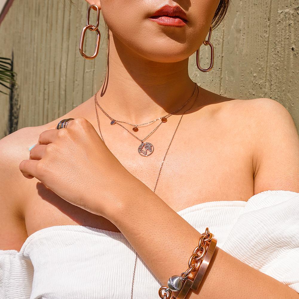 Lavender Phoebe interlocking hoop earrings in gold-tone metal, showcasing their sleek, stylish design.