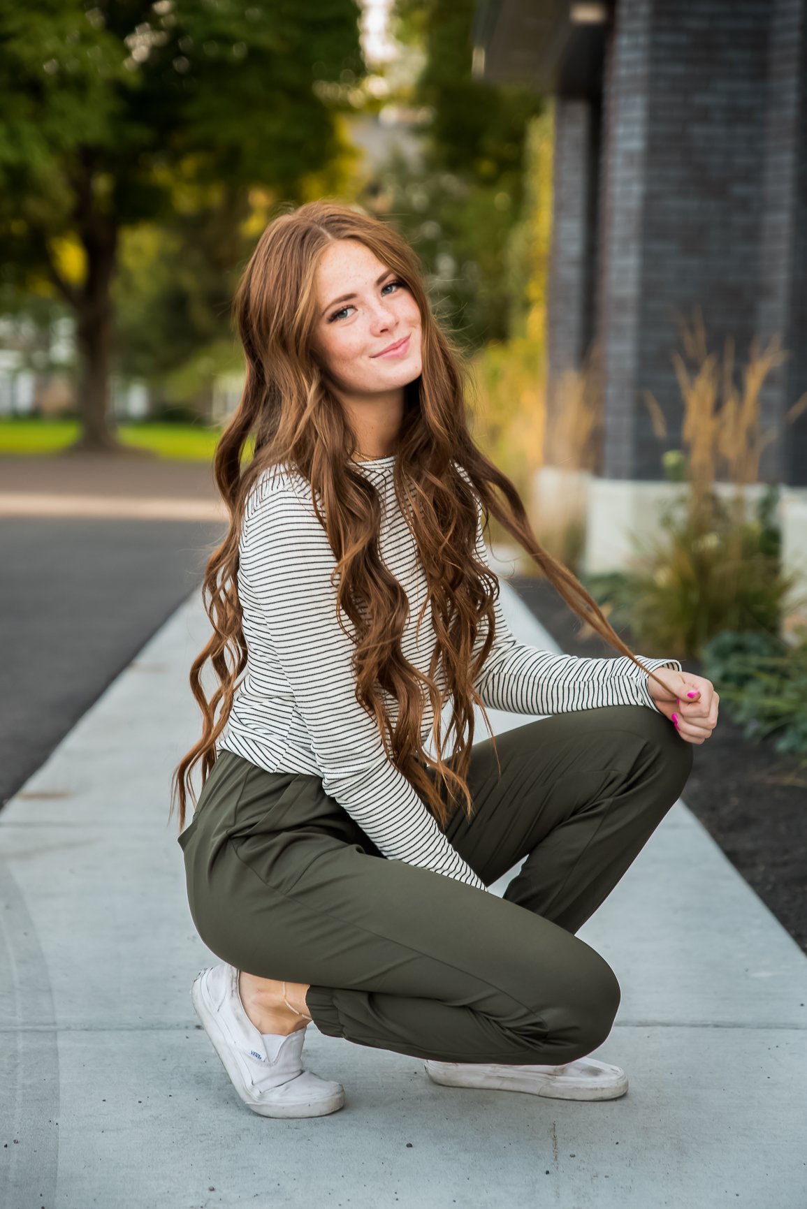 Lavender Danae DT Magic mid-weight moss green joggers for women, showing relaxed fit and comfortable fabric.
