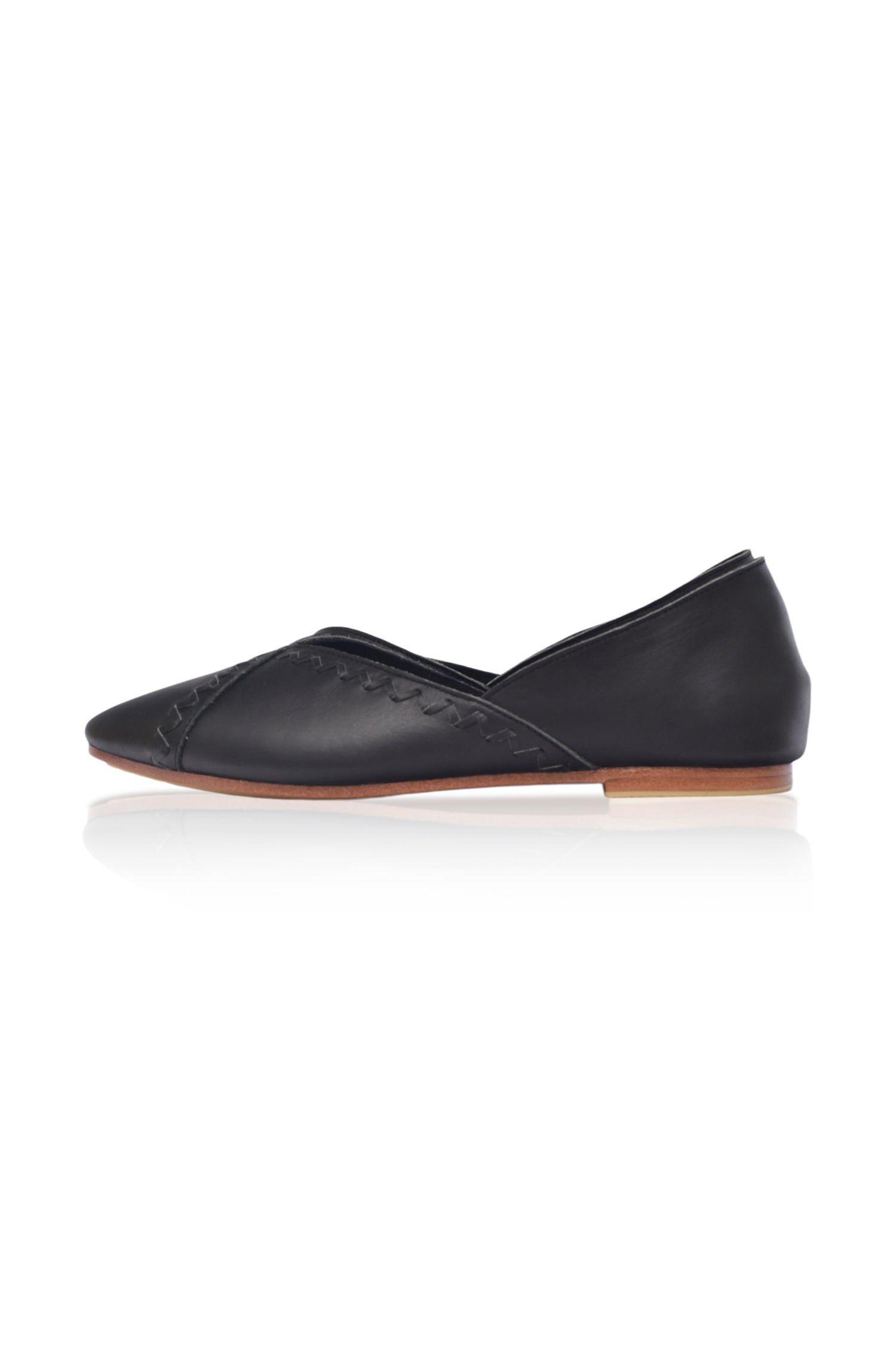 Black leather pointed toe flats for women by Gold Ares, stylish and comfortable footwear with sleek design.