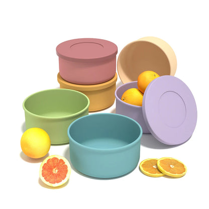 Eco-friendly silicone crisper bowl cover by Rose Oscar for kitchen use, designed to keep food fresh and covered.